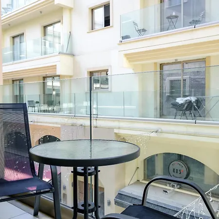 Downtown 2 Bedroom Flat Апартаменты *