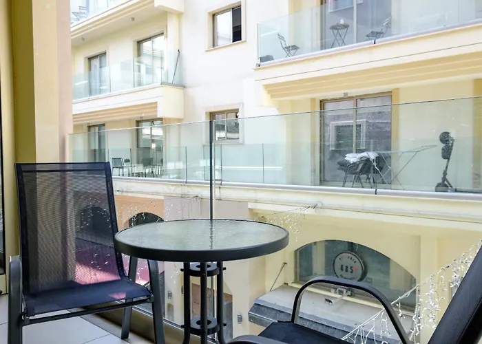 Downtown 2 Bedroom Flat Apartman *