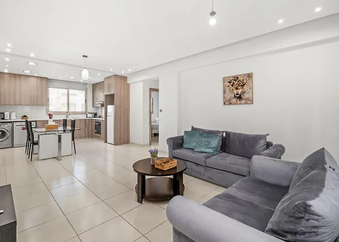 Downtown 2 Bedroom Flat * Larnaca