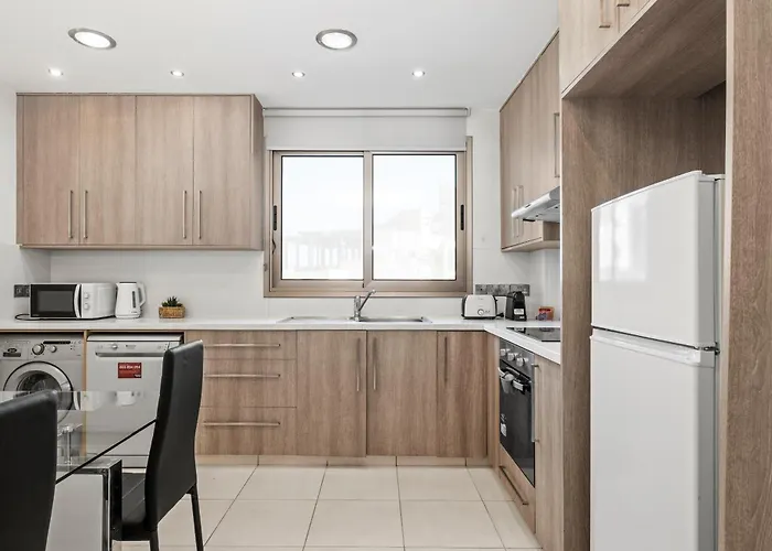 Downtown 2 Bedroom Flat * Larnaca